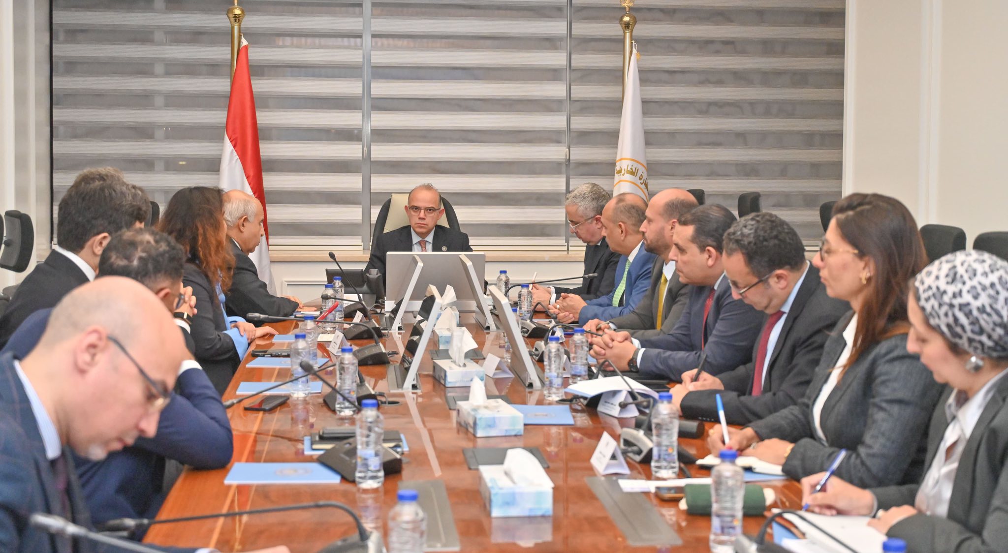 مباحثات وزير الاستثمار مع الشركة الصينية مباحثات وزير الاستثمار مع الشركة الصينية